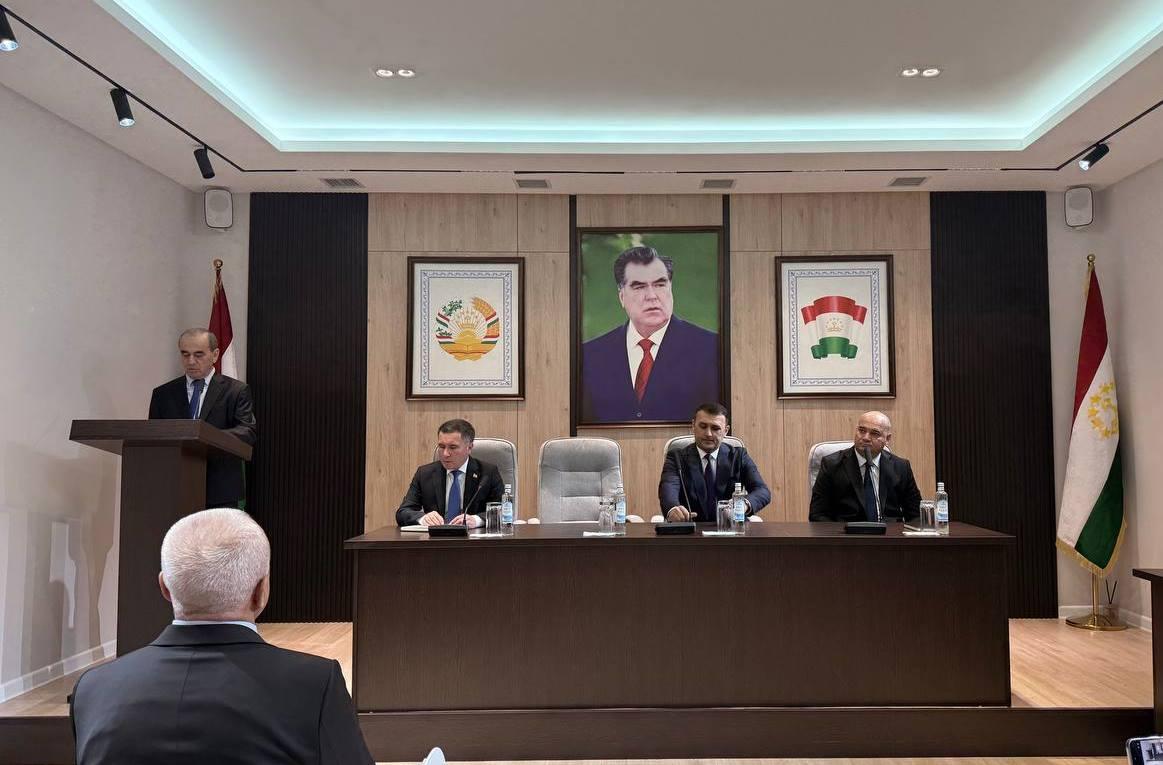 Представление новых заместителей начальника Службы связи при Правительстве Республики Таджикистан